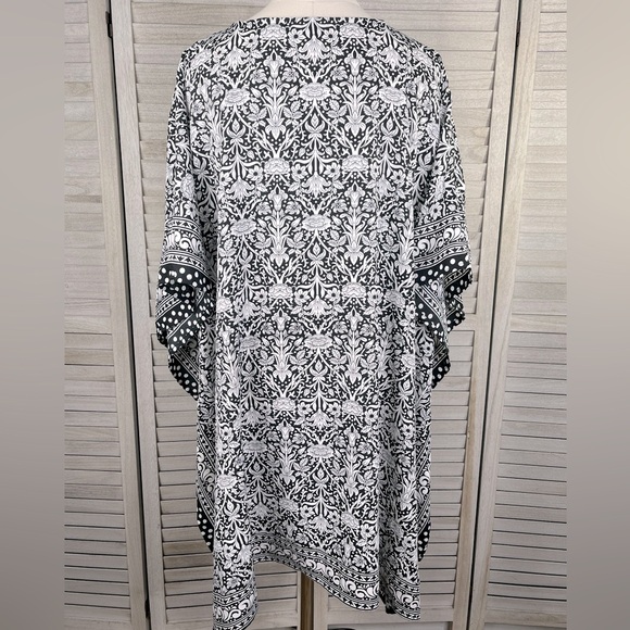 GOOD TIMES Beach Coverup/Caftan Black & White Floral-OSFA - Picture 3 of 3